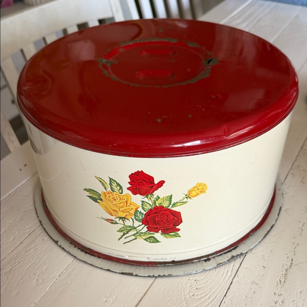 Vintage Yellow Red Roses G.S.W 1952 Locking Tin Domed Cake Serving Carrier.